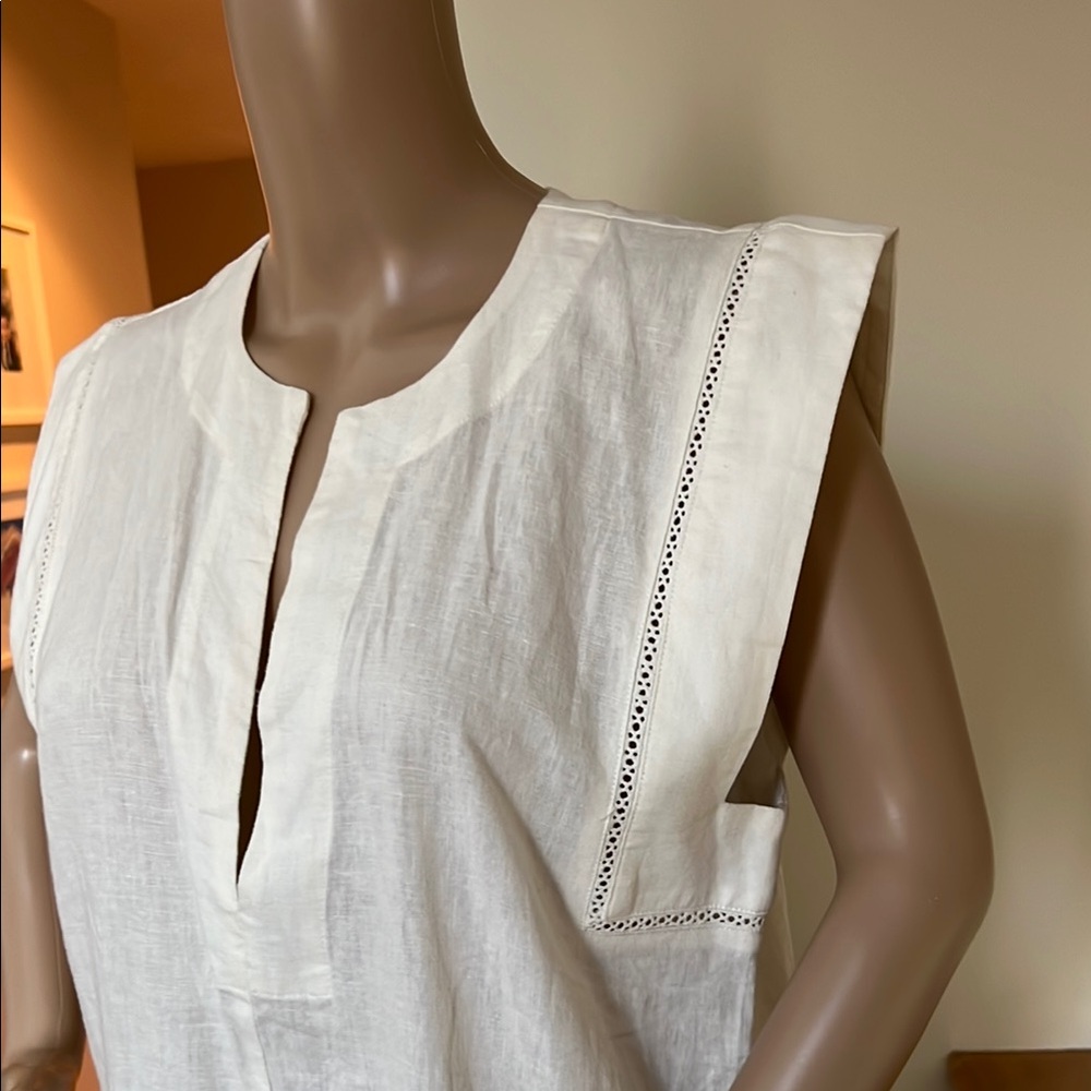 Elegant White Sleeveless Dress - Picture 4 of 8